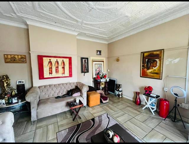 10 BEDROOM HOUSE FOR SALE IN KENILWORTH